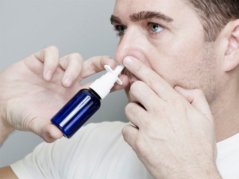 Nhiều trường hợp được bác sĩ chỉ định dùng thuốc xịt mũi để làm giảm triệu chứng 