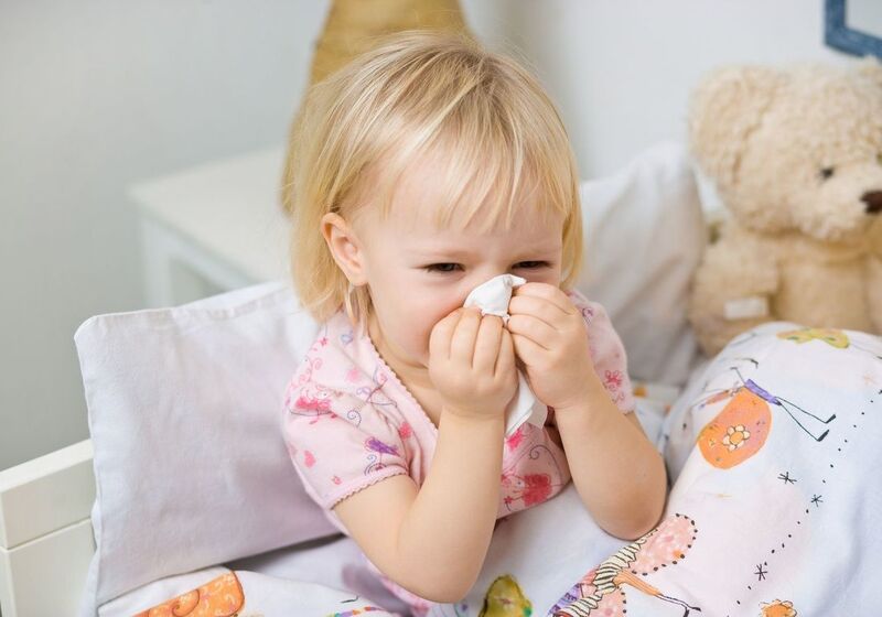Trẻ có miễn dịch yếu nên dễ bị ốm hơn người trưởng thành