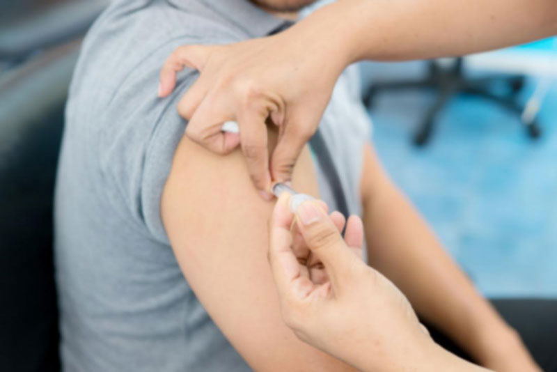 Mọi người nên đi tiêm vắc xin phòng bệnh uốn ván