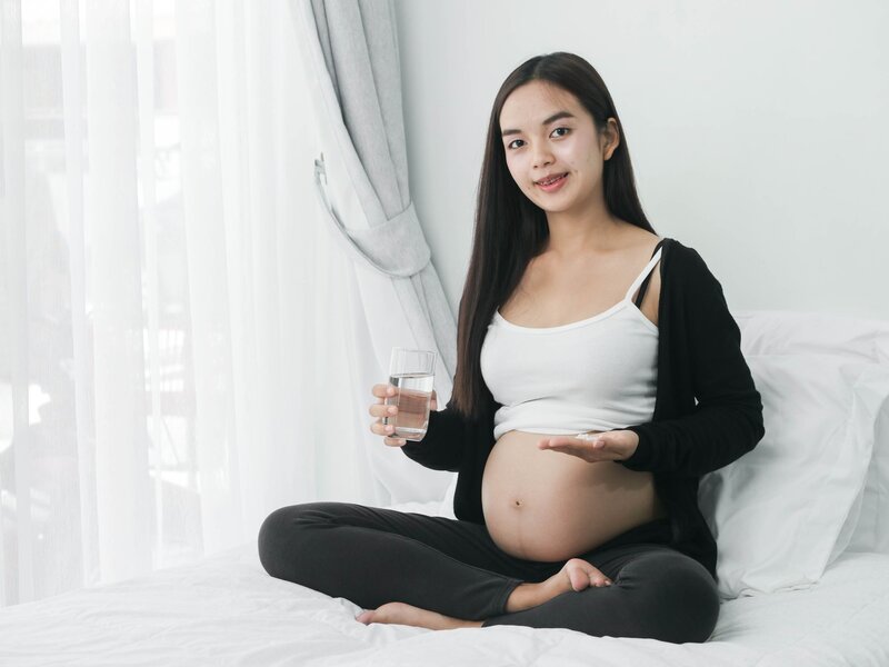  Mẹ bầu cần đặc biệt chú ý khi uống thuốc trong thai kỳ