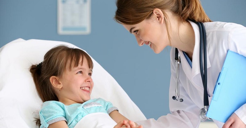Bệnh trĩ ở trẻ em cần được bác sĩ chuyên khoa thăm khám và điều trị từ sớm để tránh những biến chứng không đáng có