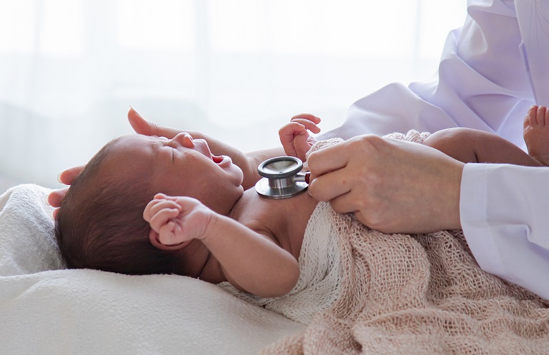 Bệnh tim bẩm sinh cần được tầm soát ngay khi trẻ chào đời để phát hiện kịp thời và điều trị tích cực