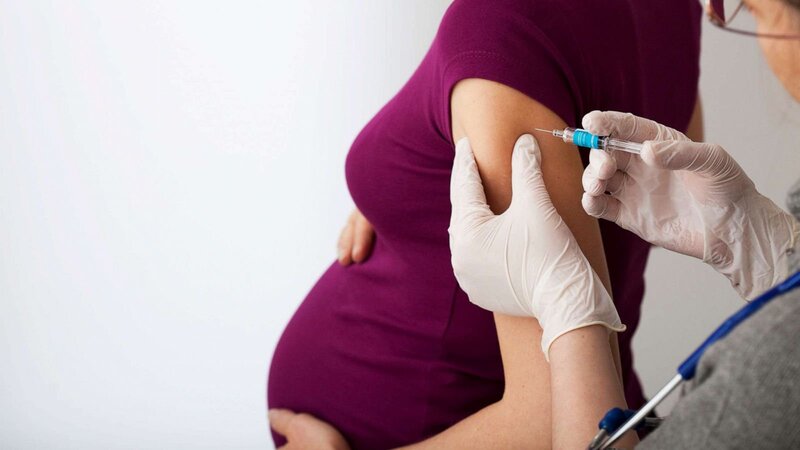 Có thể phòng ngừa nhiễm trùng sơ sinh sớm bằng tiêm phòng cho mẹ bầu trước sinh