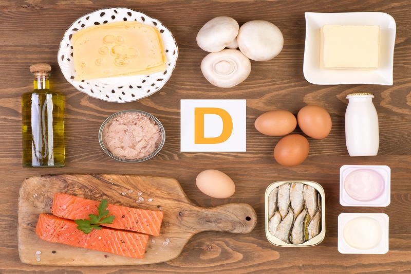 Cá béo, trứng, phô mai, sữa,… đều là những thực phẩm giàu vitamin D mà bạn nên bổ sung hàng ngày sau khỏi bệnh