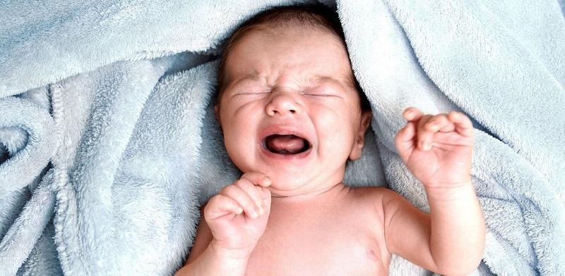 Trẻ ngạt mũi về đêm thường quấy khóc và ngủ kém ngon giấc