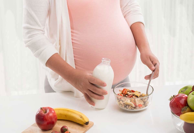Mẹ bầu có thể kết hợp chuối với ngũ cốc hoặc sữa không đường để hương vị thơm ngon hơn