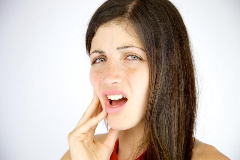 Răng khôn mọc ngầm gây đau nhức theo từng đợt răng mọc