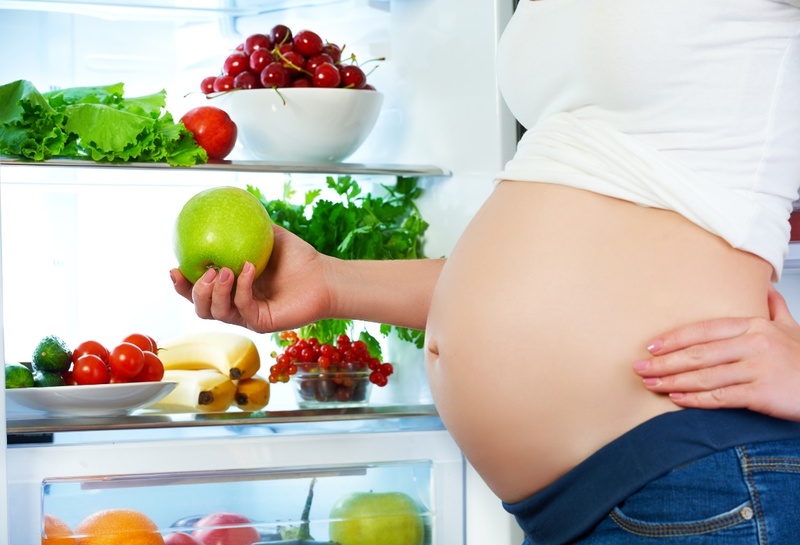 Chế độ dinh dưỡng với mẹ bầu là rất quan trọng với sự phát triển của trẻ