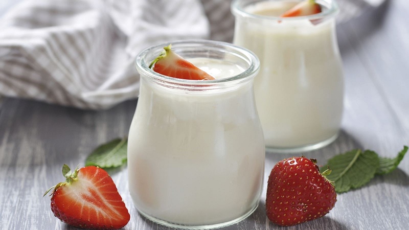 Ăn sữa chua mỗi ngày để bổ sung lợi khuẩn giúp người bệnh cân bằng vi sinh đường ruột