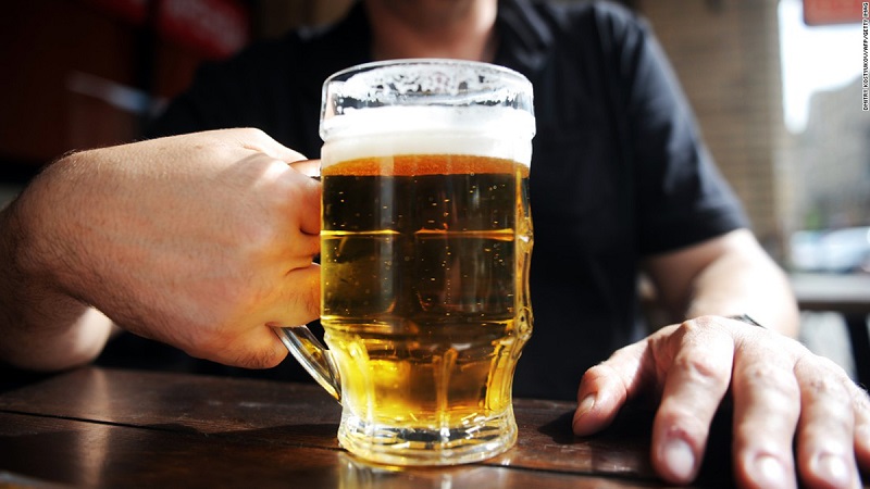 Bia, rượu là một trong những tác nhân gây ra bệnh gan nhiễm mỡ
