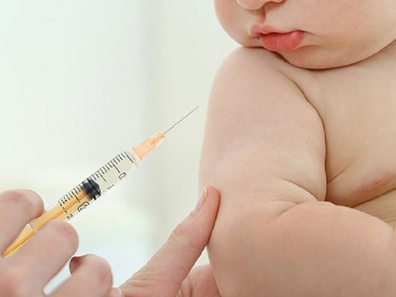 Nên tiêm vaccine phòng bệnh sởi cho bé càng sớm càng tốt