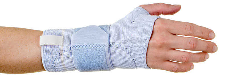Bệnh nhân nên cố định cổ tay khi được bác sĩ yêu cầu