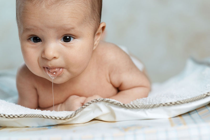 Chứng ợ nóng có thể xuất hiện ở trẻ sơ sinh