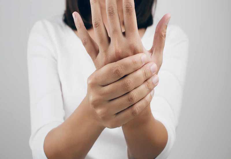 Bệnh rễ thần kinh chi trên gây ảnh hưởng đến bàn tay và ngón tay