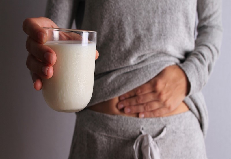 Bất dung nạp lactose khiến người bệnh gặp các triệu chứng khó chịu ở hệ tiêu hóa 