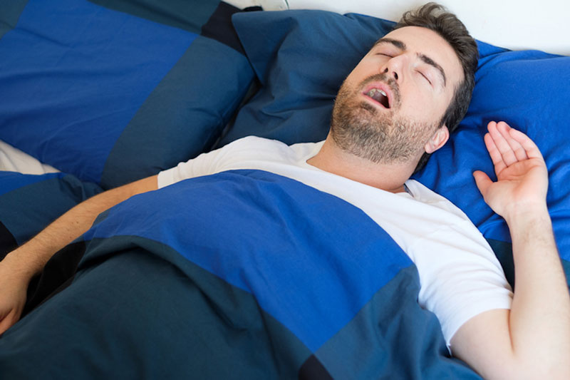 Ngưng thở tắc nghẽn khi ngủ có triệu chứng như thế nào?