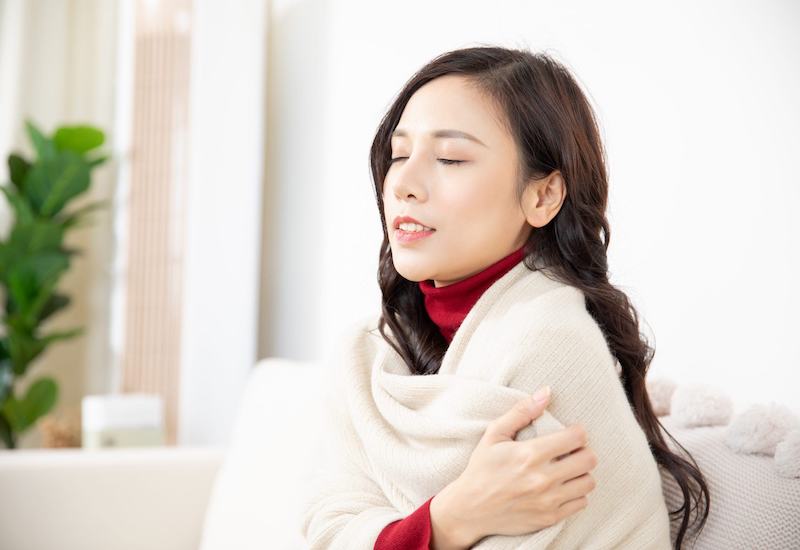 Nhớ giữ ấm cơ thể khi trời chuyển lạnh để tránh mắc phải các bệnh về hô hấp