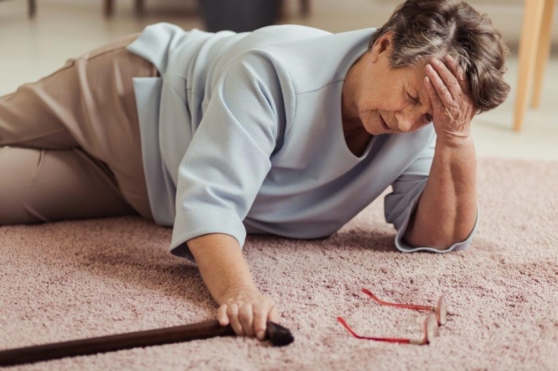  Hạ huyết áp tư thế có thể gây nguy hiểm cho người cao tuổi