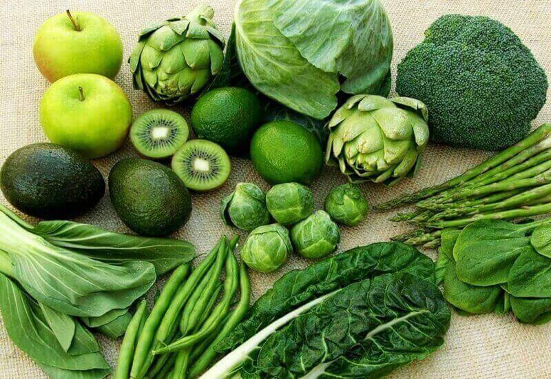Nên ăn nhiều loại rau xanh để cân bằng nồng độ axit dạ dày