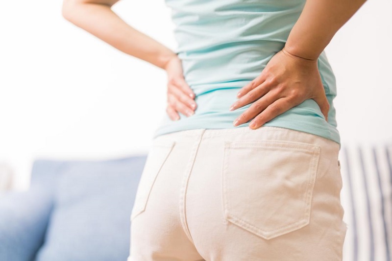 Dấu hiệu thường gặp của người bị thận yếu thường xuyên bị đau lưng