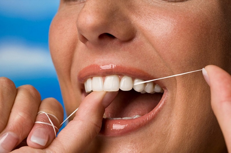  Chỉ nha khoa giúp làm sạch răng hiệu quả, ngăn chặn sự phát triển của vi khuẩn gây hại