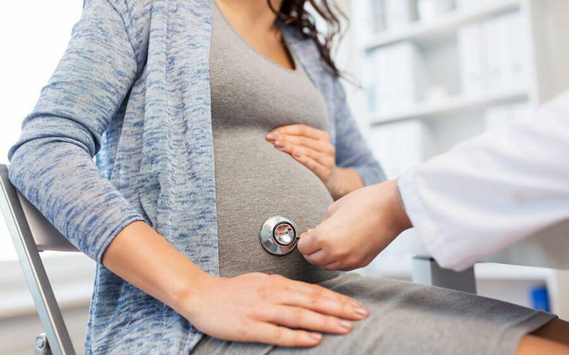 Nếu gặp phải triệu chứng cơn gò sinh non, thai phụ cần đi bệnh viện sớm