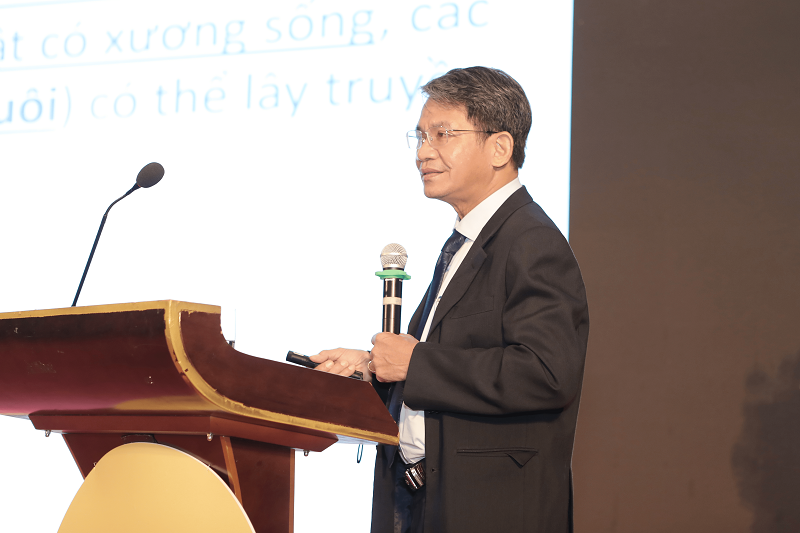 PGS.TS Thân Trọng Quang – Trưởng khoa Xét nghiệm Bệnh viện Trường Đại học Tây Nguyên cho biết tại sao ký sinh trùng lây truyền sang người ngày càng nhiều