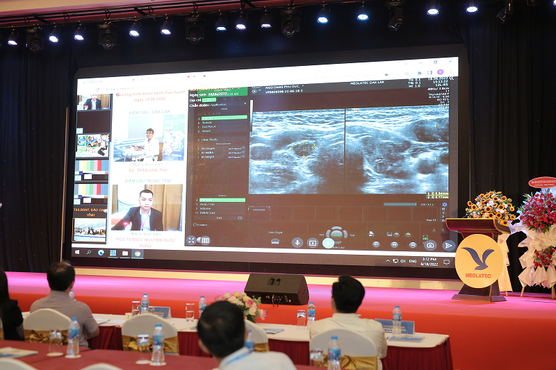 Công nghệ chẩn đoán hình ảnh trực tuyến không khoảng cách được biểu diễn trước gần 600 bác sĩ tham dự hội nghị