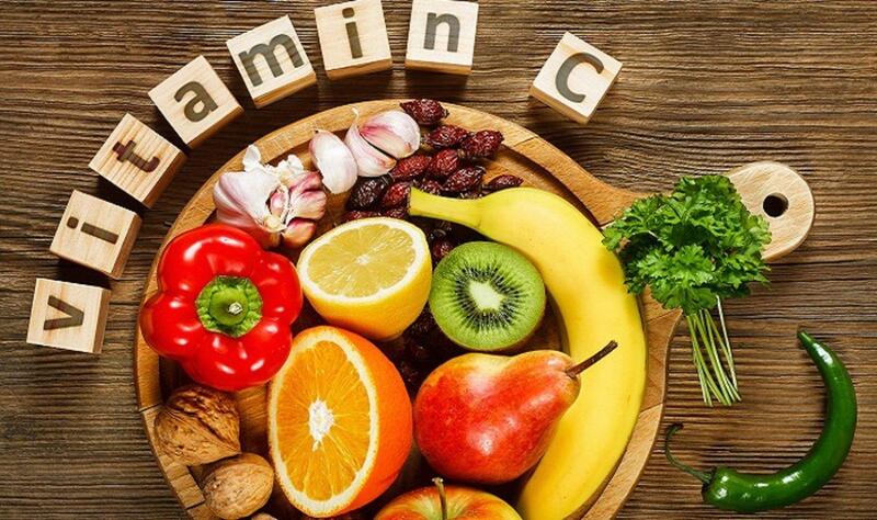 Ăn nhiều trái cây giàu Vitamin C giúp cải thiện nội tiết tố, khắc phục kinh nguyệt ra muộn