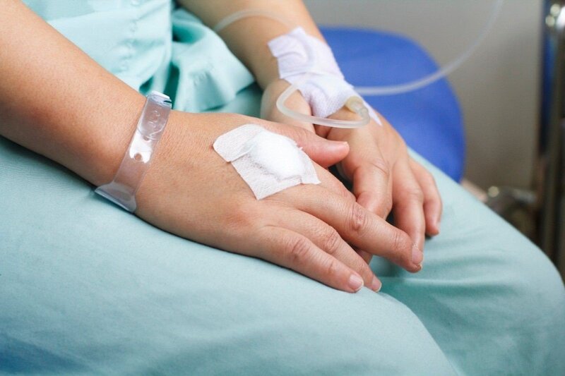 Bệnh nhân sốt xuất huyết cần điều trị tích cực