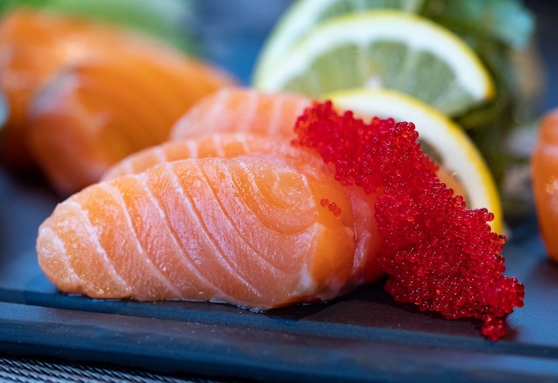 Mặc dù là món ăn khoái khẩu của nhiều người nhưng đồ sống như Sashimi thì không hề phù hợp với người mắc bệnh ung thư