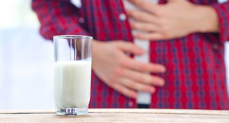  Người bị bất dung nạp lactose thường bị đầy hơi, khó tiêu, đau bụng khi uống sữa
