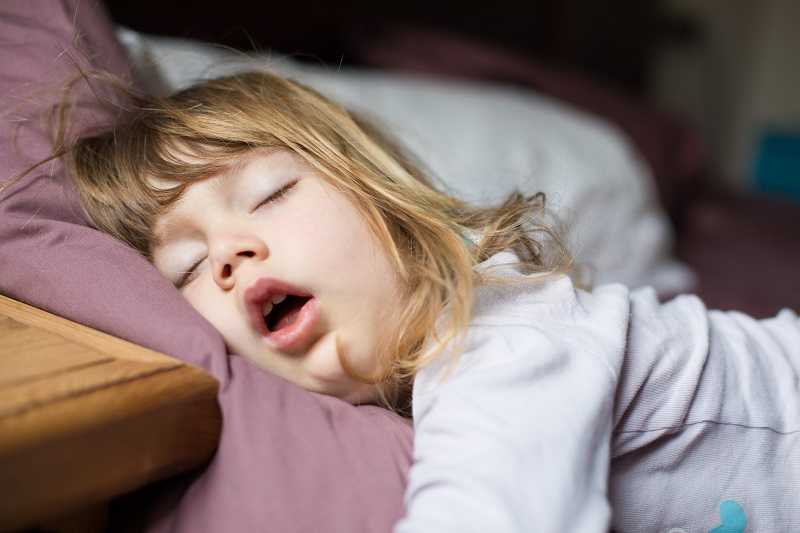 Bệnh khiến trẻ ngủ nhiều, ngủ đột ngột song không ngon giấc