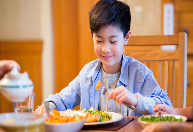 Điều chỉnh chế độ ăn để giúp trẻ cải thiện bệnh
