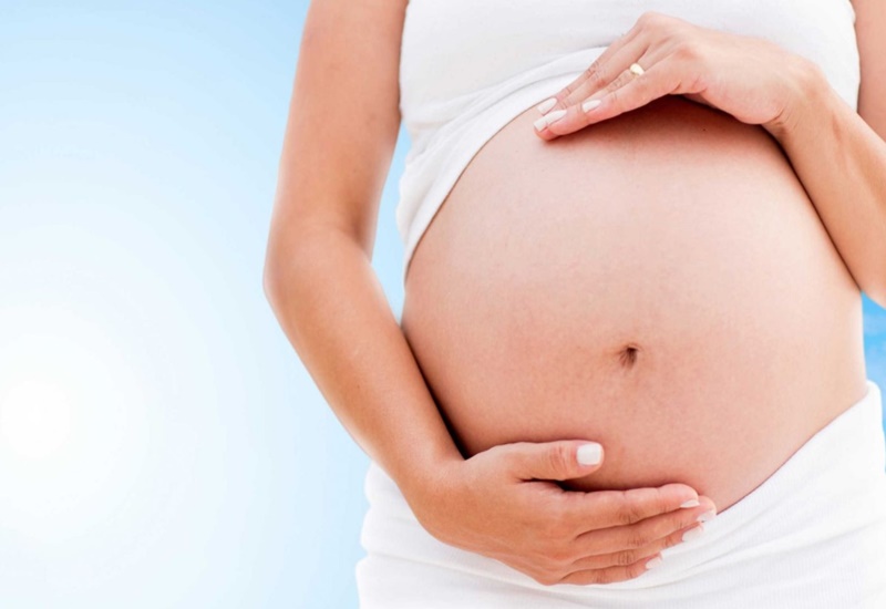 Bụng bầu tròn có thể là dấu hiệu nhận biết mang thai bé gái