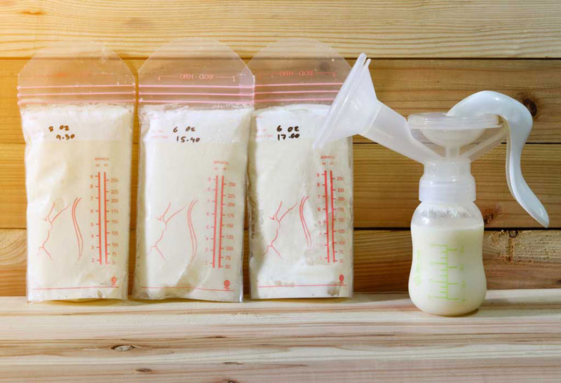 Đảm bảo nguồn dinh dưỡng cho con từ cách hâm sữa mẹ