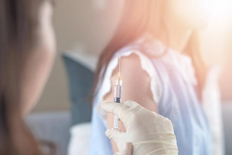 Tiêm vắc xin để phòng ngừa nhiễm cúm A 