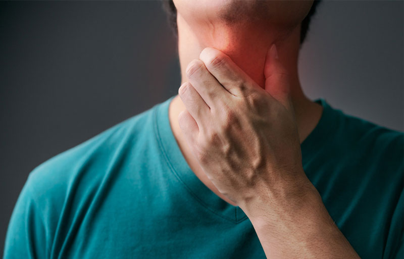 Đau họng là triệu chứng thường gặp