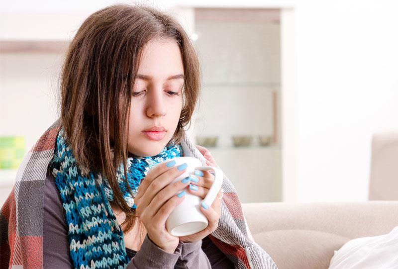 Khi bị cảm lạnh, bạn cần chú ý nghỉ ngơi và chăm sóc sức khỏe