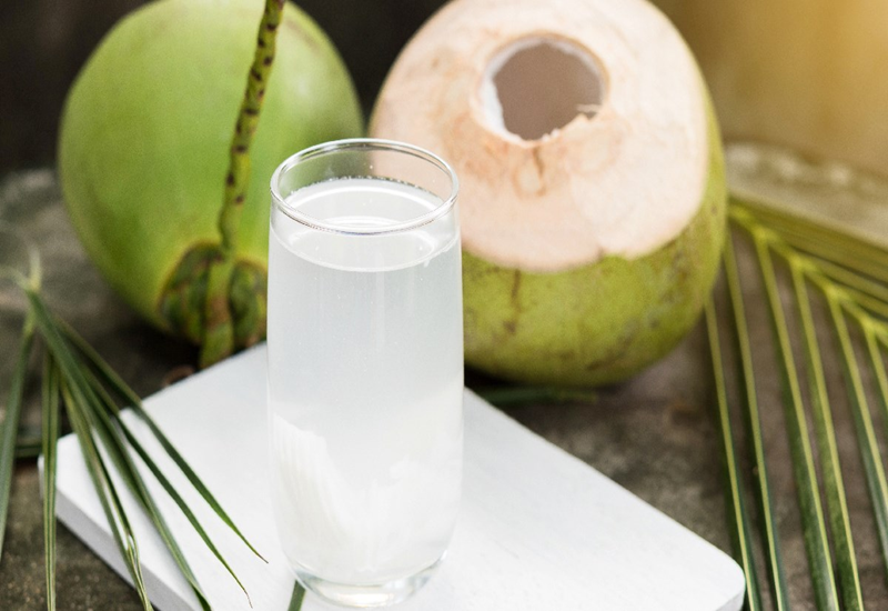 Uống nước dừa để tăng nước ối