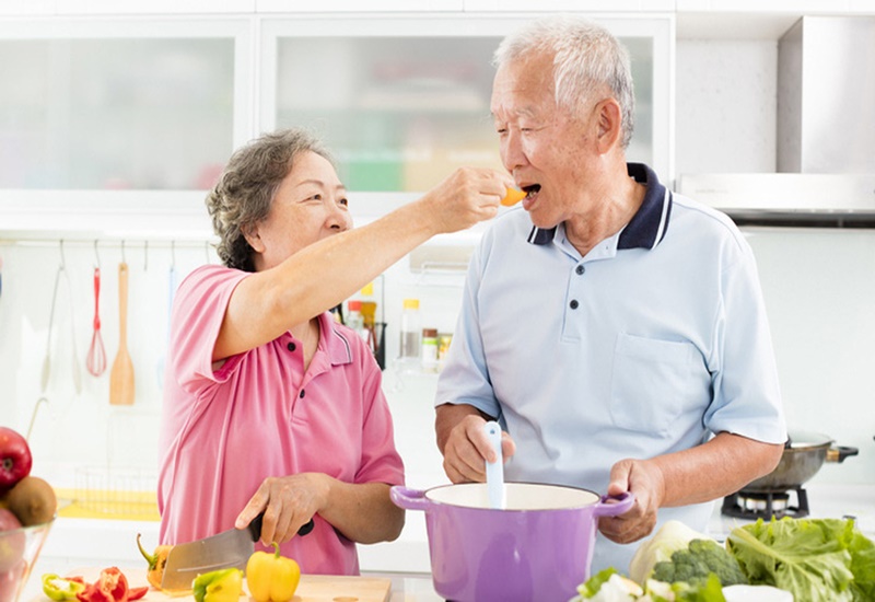 Người cao tuổi cần được bổ sung đầy đủ dinh dưỡng để phòng ngừa bệnh tật