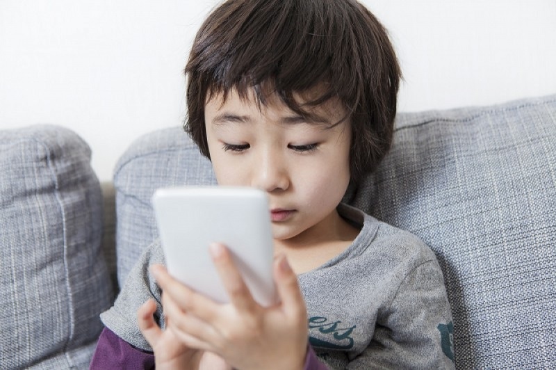 Cha mẹ nên quản lý, giám sát hoạt động sử dụng thiết bị điện tử của con