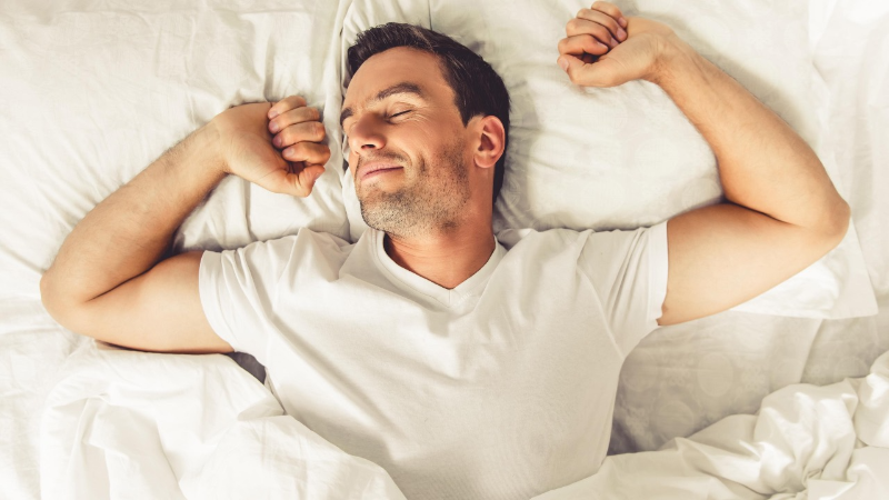 Khi đạt cực khoái, não bộ sẽ tiết ra các hormone giảm căng thẳng và giúp ngủ ngon hơn