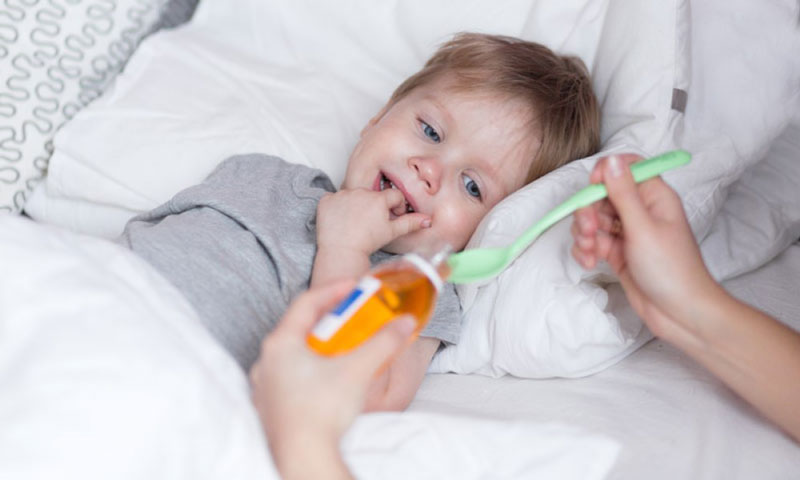 Trẻ nhỏ cũng có thể sử dụng kháng sinh để điều trị bệnh