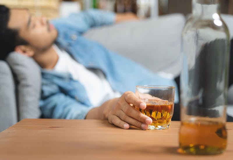 Lối sống thiếu vận động và lạm dụng rượu bia là những tác nhân tăng nguy cơ ung thư đại tràng
