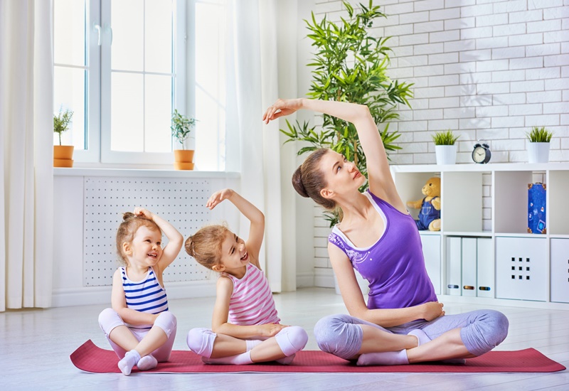 Tập yoga giúp trẻ rèn luyện khả năng tập trung, kiên nhẫn