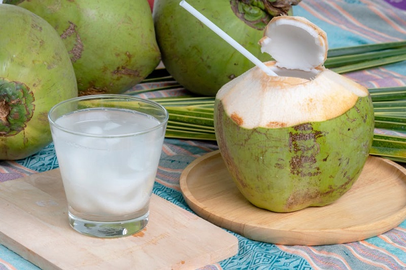 Nước dừa không chỉ nhiều dưỡng chất mà còn có nguồn gốc tự nhiên và an toàn
