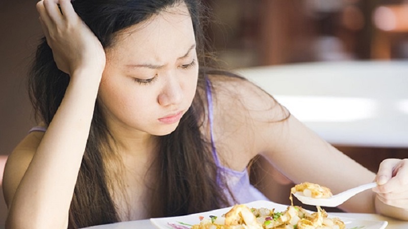 Cảm giác oi bức, khó chịu trong mùa hè khiến nhiều người bị giảm cảm giác thèm ăn