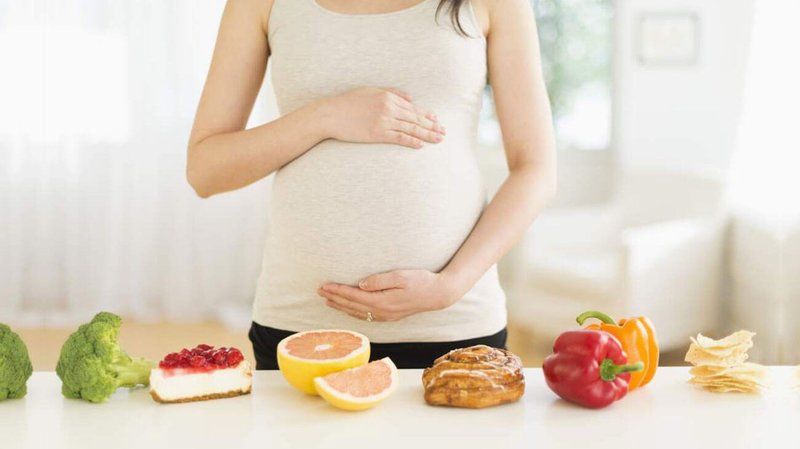 Trong thời kỳ mang thai mẹ bầu nên bổ sung đầy đủ các chất dinh dưỡng