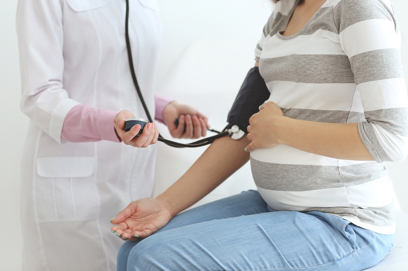 Có nhiều yếu tố khiến phụ nữ mang thai có huyết áp tăng cao